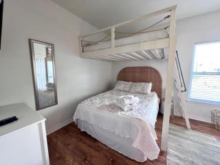 White Sands Beach Cottage With Two Pools - Gulf Highlands - 3