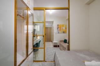 Luxe 1BR with WiFi, Karaoke and Balcony Near SM Megamall - Manila - 5
