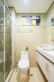 Luxe 1BR with WiFi, Karaoke and Balcony Near SM Megamall - Manila - 3