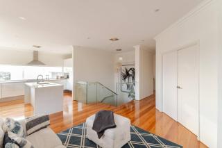 Located in the Mindarie Marina a Luxury House in a Perfect Location - 4