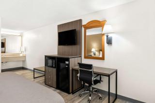Quality Inn Cleveland Airport - Middleburg Heights - 3