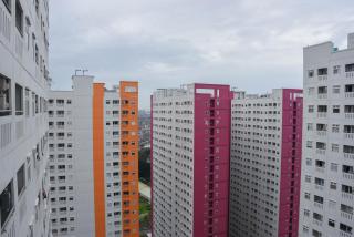 Cozy and Comfort Living Studio at Green Pramuka City Apartment By Travelio - Jakarta - 1