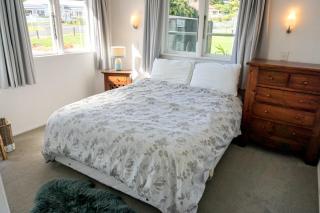 LAST ON THE STRAND, RUSSELL - The NEST - 1