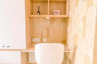 Cozy and Minimalist Studio at Sky House BSD Apartment By Travelio - Tangerang - 8