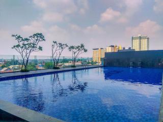 Comfort 1BR Apartment at Evenciio Margonda By Travelio - Depok - 5