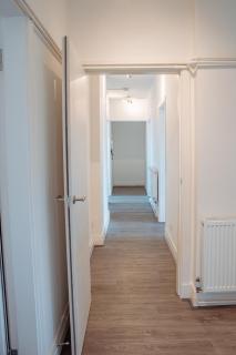 Spacious 4-Bed Flat - 10 Mins to City Centre - 7