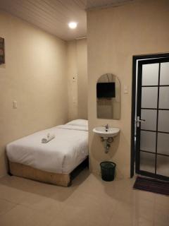 Rejoss Stay & Aesthetic Coffee - Medan - 9