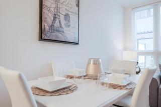 Ultra luxurious 2 BR 2 Bath 1 Parking Toronto Airport And Sq1 - 3