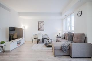 Ultra luxurious 3 BR 2 Bath 1 Parking Toronto Airport And Sq1 - Mississauga - 8