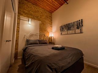 Heart of the City: Cozy 2-Bed Loft - Winnipeg - 4
