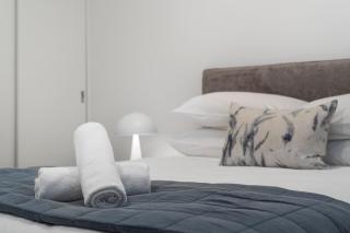 Fly, work, stay - your perfect airport base - 5