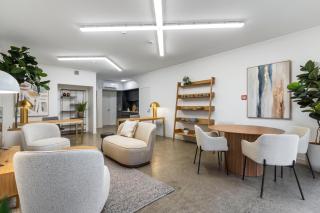 Fly, work, stay - your perfect airport base - Auckland - 3