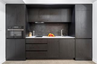 Fly, work, stay - your perfect airport base - Auckland - 7