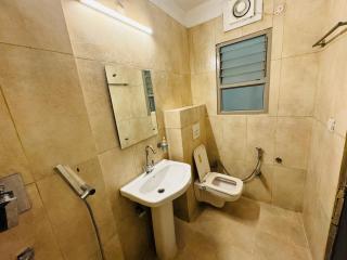 Hotel Majestic Lucknow - 8