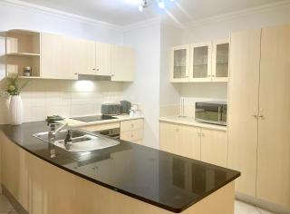 Central Parks - 3 Bedroom Apt - Cairns North - 8