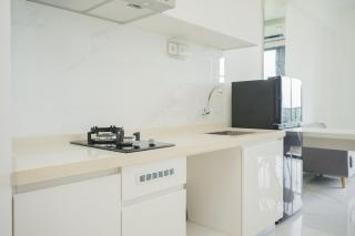 Fully Furnished and Tidy 2BR at Sky House BSD Apartment By Travelio - Tangerang - 1