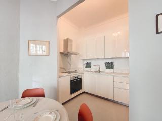 Nestor&Jeeves - ORANGE - Central - Near Sea - 6