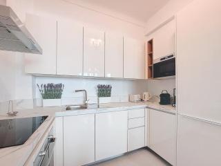 Nestor&Jeeves - ORANGE - Central - Near Sea - 5