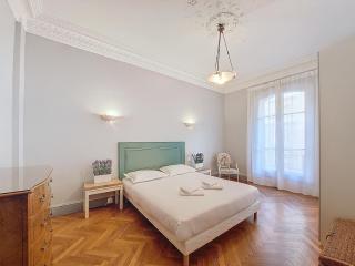 Nestor&Jeeves - ORANGE - Central - Near Sea - 3