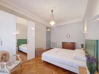 Nestor&Jeeves - ORANGE - Central - Near Sea - 2