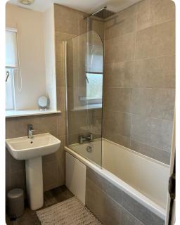 Modern staycation Apartment - Caldercruix - 8