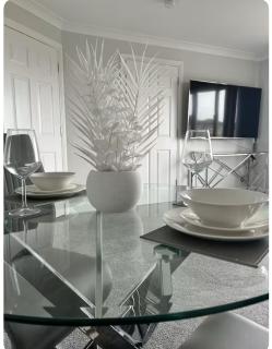Modern staycation Apartment - Caldercruix - 1