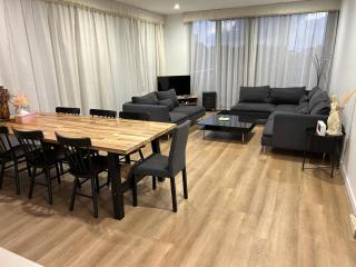 Zetland Three bedrooms - 0