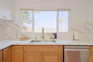 Chic 2B2B Apt w City Views near Sunset Blvd - Los Angeles - 5
