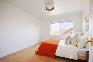 Stylish 2BR Retreat Steps from Sunset Blvd - Los Angeles - 4