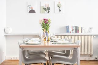 Homely Berlin - Central, Spacious, Rosenthaler Platz I Cafe - 6