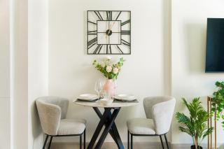 Studio next Dubai Mall with pool - 7