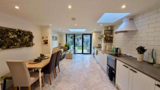 Luxury House with Parking in London - Teddington - 4