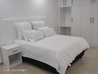 Silver Moon Guest Lodge - 0