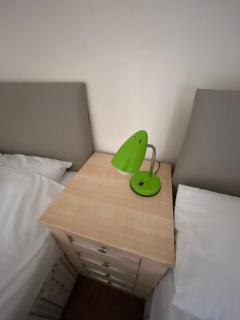 Two Bedroom Bungalow No2 - Secure Gated Parking - Basildon - 8