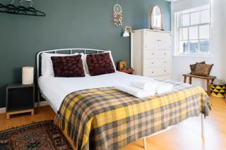 Charming 3 Bedroom Apartment in the Heart of Vibrant Old Town - Edimburgo - 2