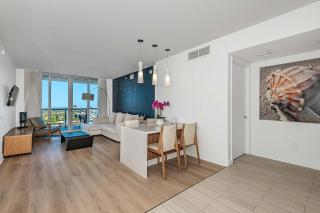 Balcony Pool View and Near Beach - Hallandale Beach - 6