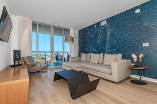 Balcony Pool View and Near Beach - Hallandale Beach - 9