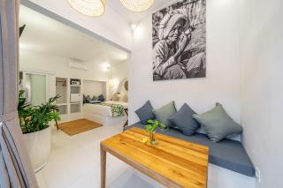 The Hepburn Stylish Single Room Guesthouse with Shared Pool 900m from Seminyak Beach - Seminyak - 1