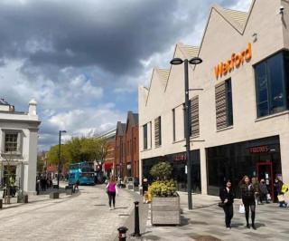 Spacious 4Bedroom Apartment at Prime Market Street, Watford - Watford - 4