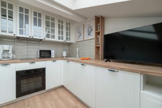 Cozy Apartment with Air Conditioning near Plac Wolności by Noclegi Renters - Łódź - 8