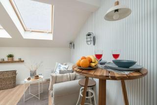 Cozy Apartment with Air Conditioning near Plac Wolności by Noclegi Renters - Łódź - 7