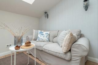 Cozy Apartment with Air Conditioning near Plac Wolności by Noclegi Renters - Łódź - 5
