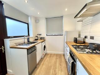 Modernised 3-bed home in Bamber Bridge, Preston - 7