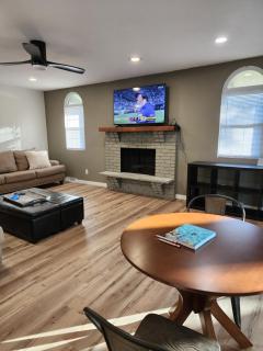 N 2nd St Pool House - Roscoe - 6