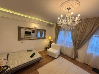 Exclusive Antique apartment next to the fashion street - Budapest - 6