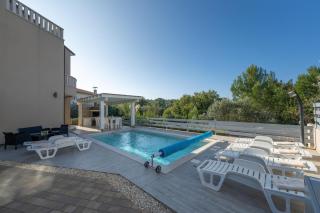 8-bedroom Villa Bianca with Sea View and Pool Table - Premantura - 9