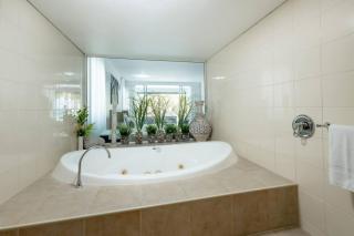 Sublime Palm Cove 2BR Beachfront Apt - Lagoon Pool - Palm Cove - 6