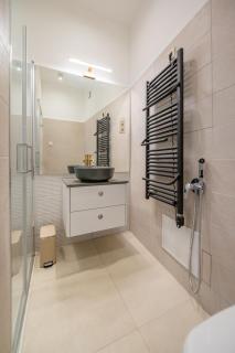 Luxury 3 bedroom, 3 bathroom loft with terrace at Opera - Budapest - 3