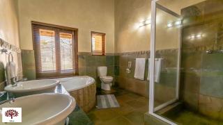 Zebula Golf and Wildlife Estate - Oryx Walkway Pax 16 - Moi Signature Luxury villa - Mabula - 1