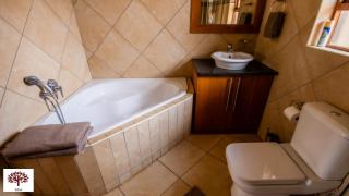 Zebula Golf and Wildlife Estate - Owl's Haven Pax 10 - Moi Signature Luxury villa - Mabula - 1
